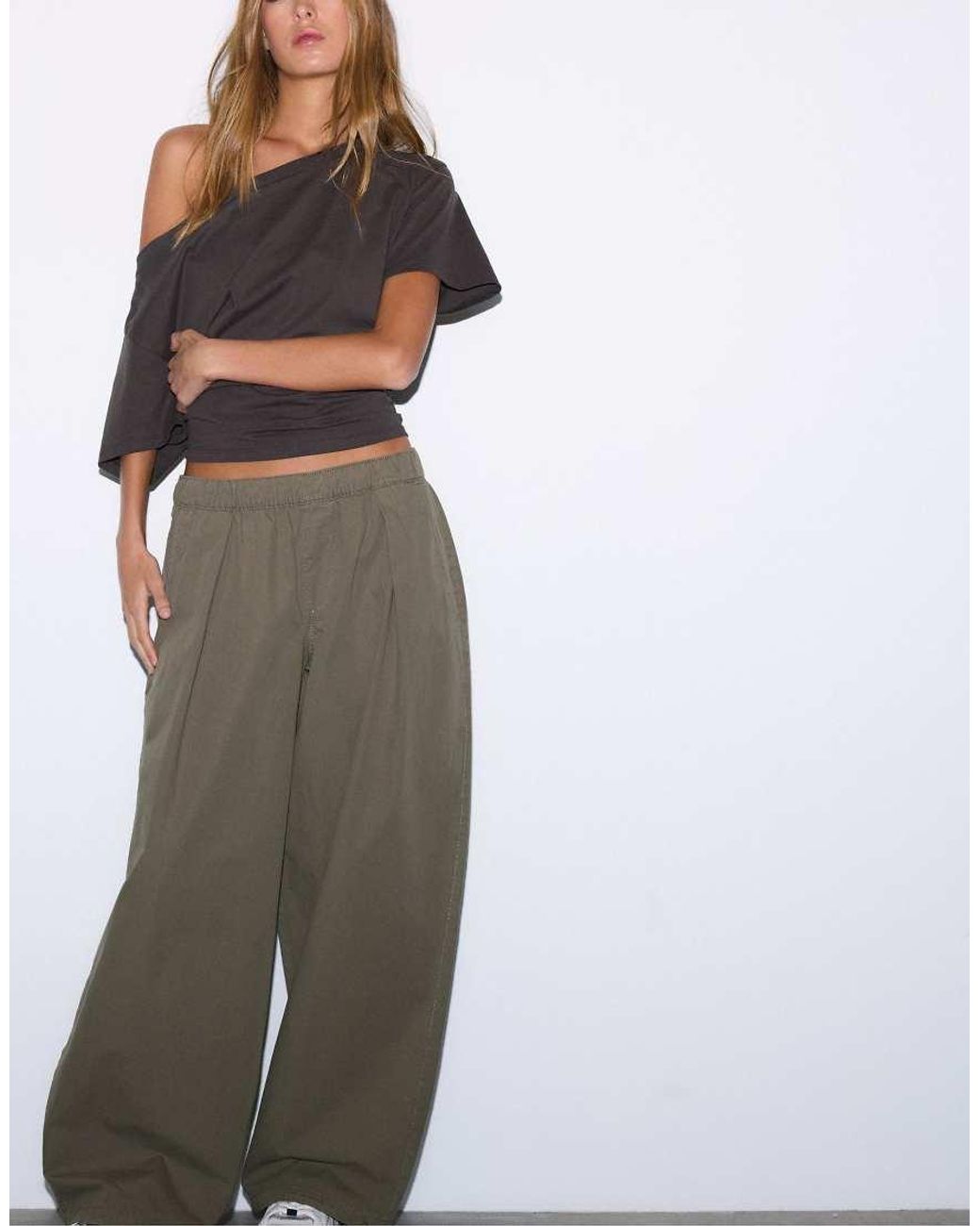 Stradivarius Green Barrel Poplin Trousers With Stoppers