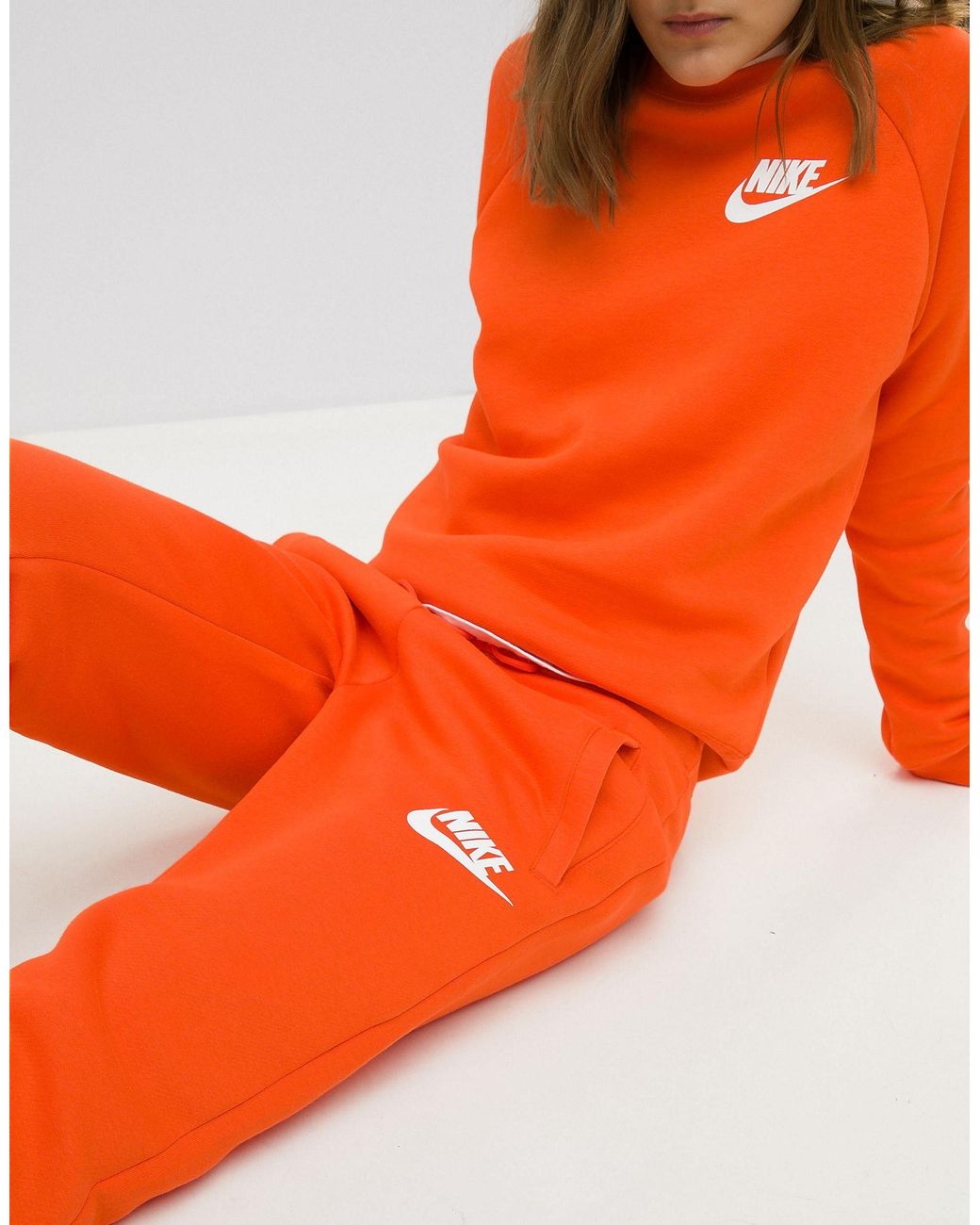 Nike – Rally – Jogginghose in Orange | Lyst DE