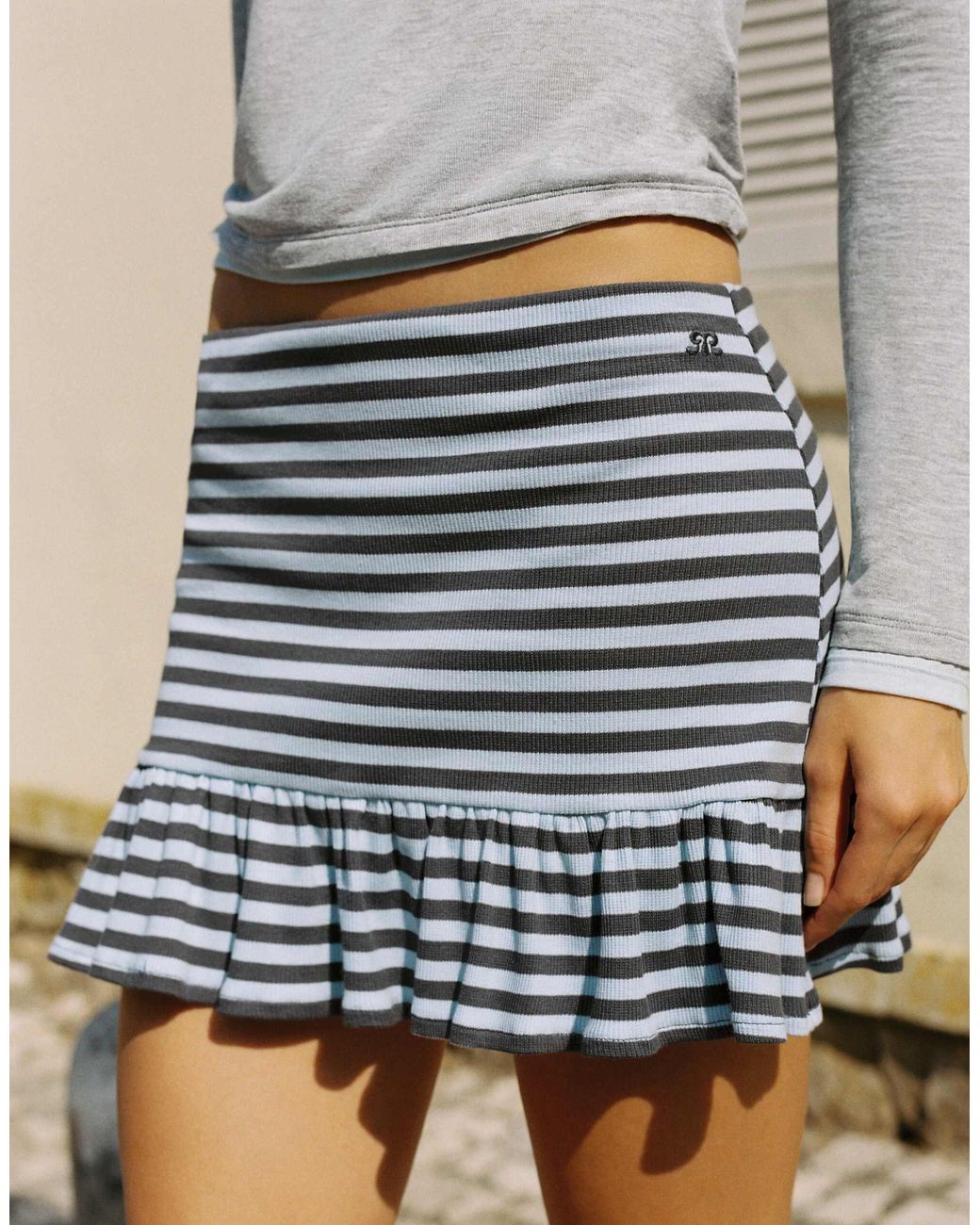 Pull&Bear Gray Gestreifter minirock mit rüschen