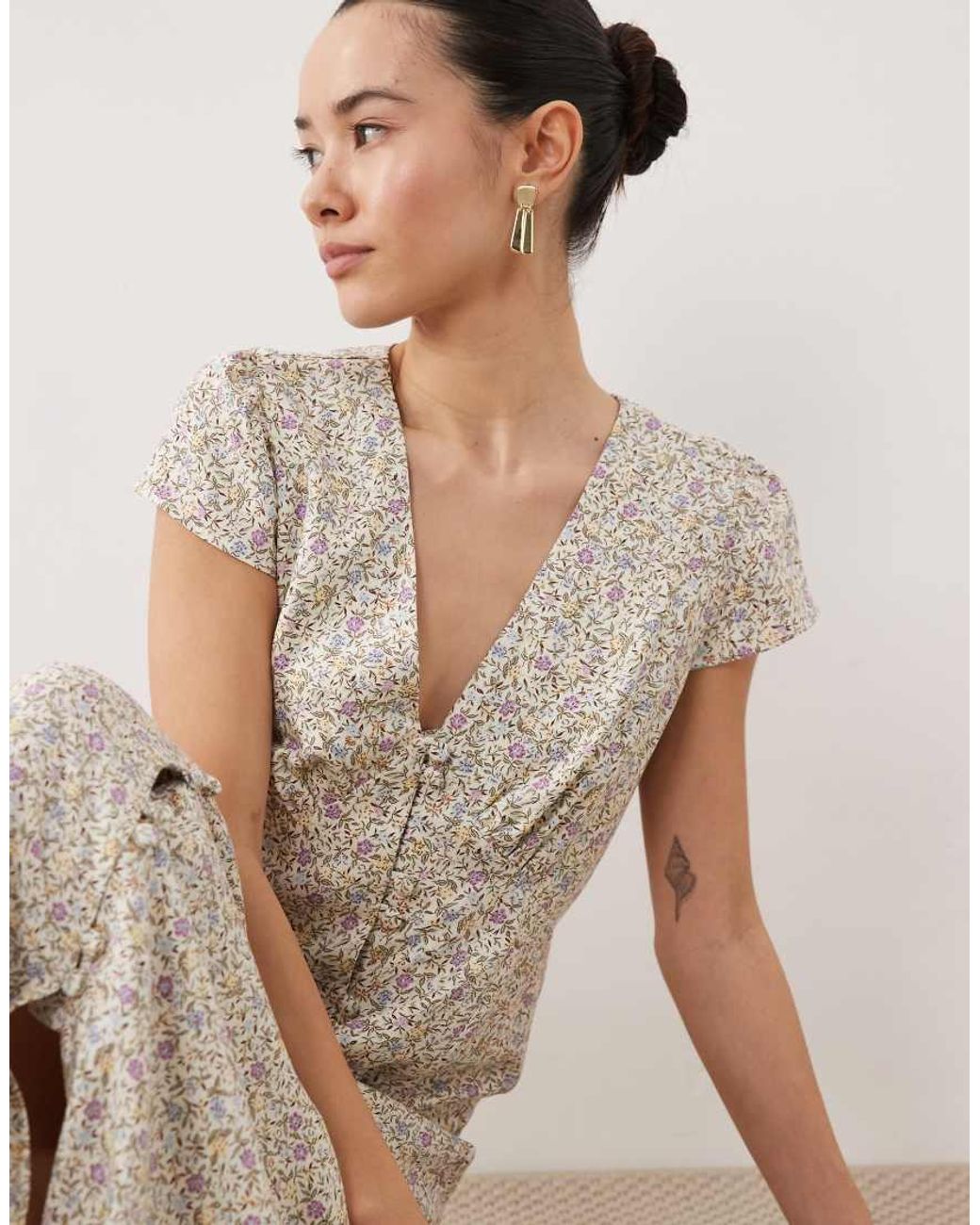Nobody's Child Petite Natural Avery V-neck Cap Sleeve Floral Print Midi Dress