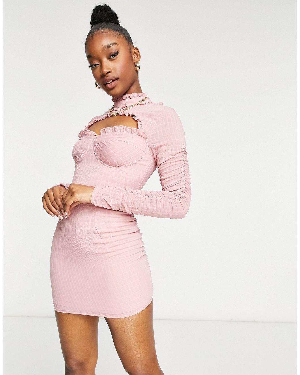 In The Style – hochgeschlossenes kleid mit rückenausschnitt und  schnürbändchen am nacken in Pink | Lyst DE