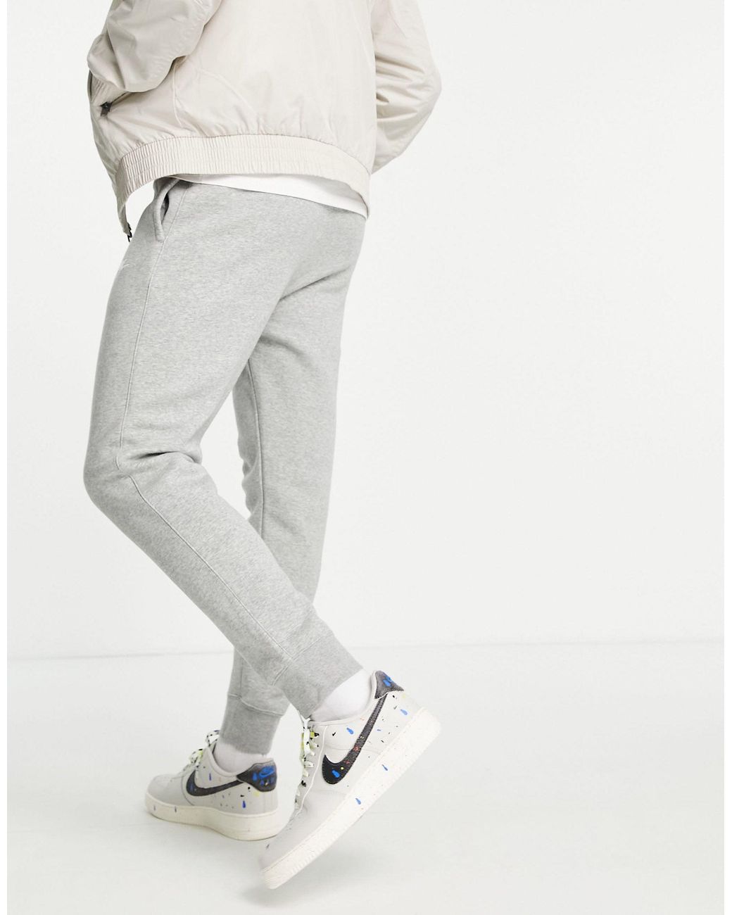 Nike club cuffed sweatpants in gray sale