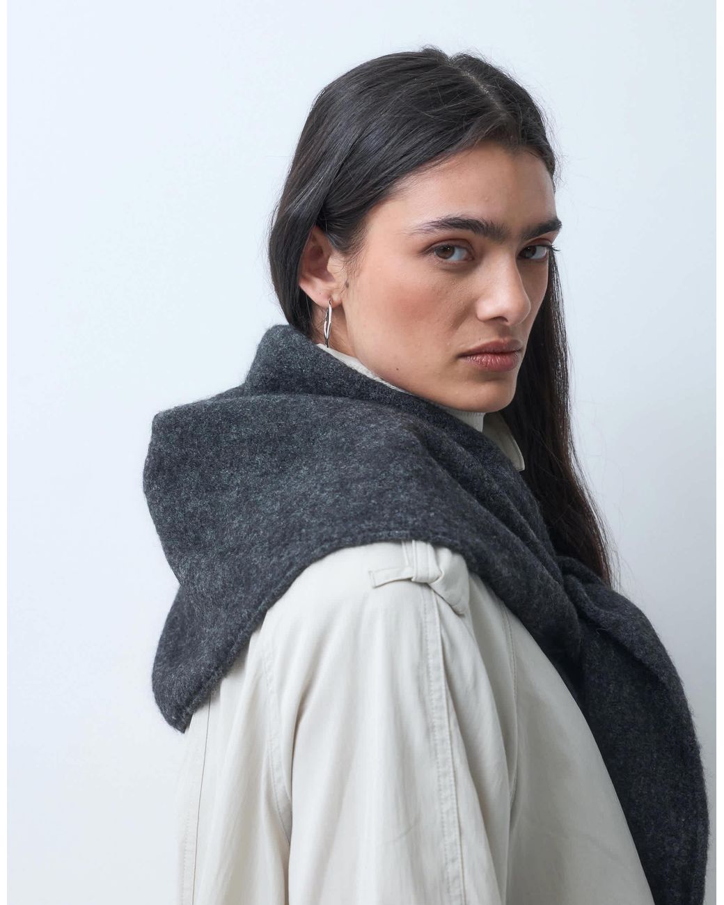 Weekday Gray Flauschiger strickschal