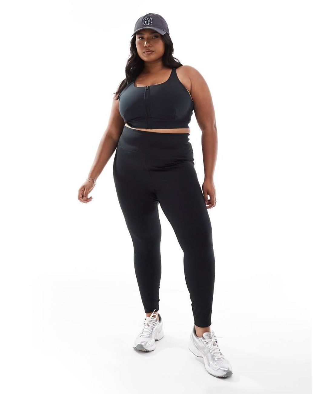 4505 Black Curve Icon Active High Support Sports Bra With Removable Padding And Adjustable Straps