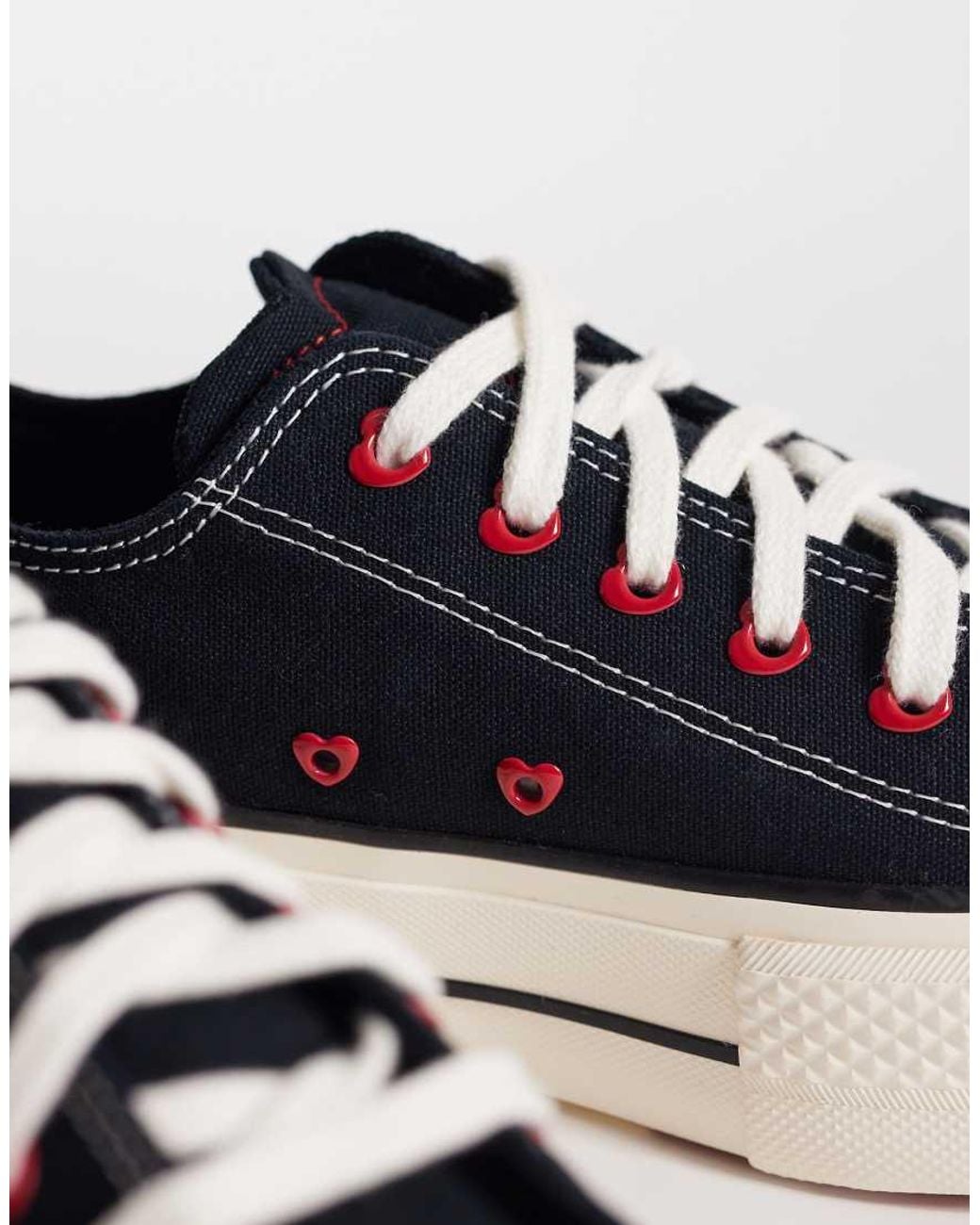 Zapatillas De Deporte Negras Con Detalle De Corazones Para San Valentín Chuck Taylor All Star Lift Ox De Converse de color Blue
