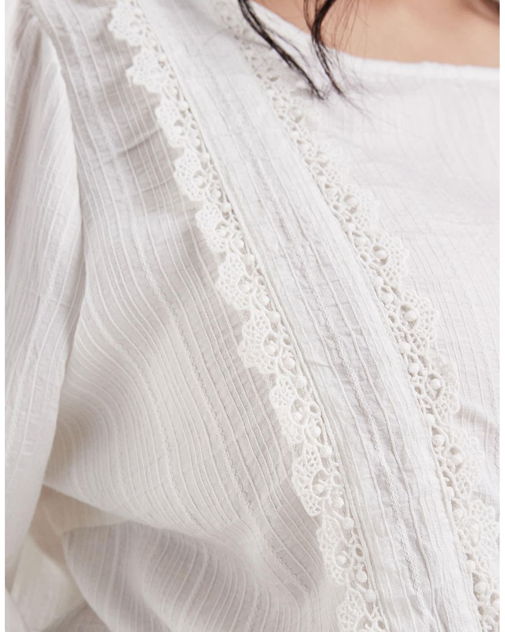 Blouse à volants ONLY en coloris White