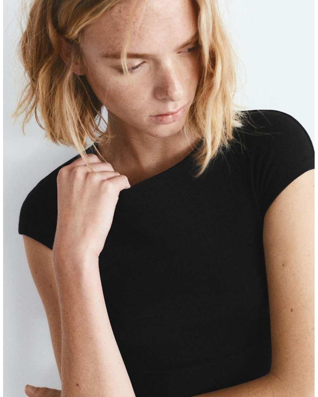 Pull&Bear Black Fitted T-shirt With Cap Sleeves