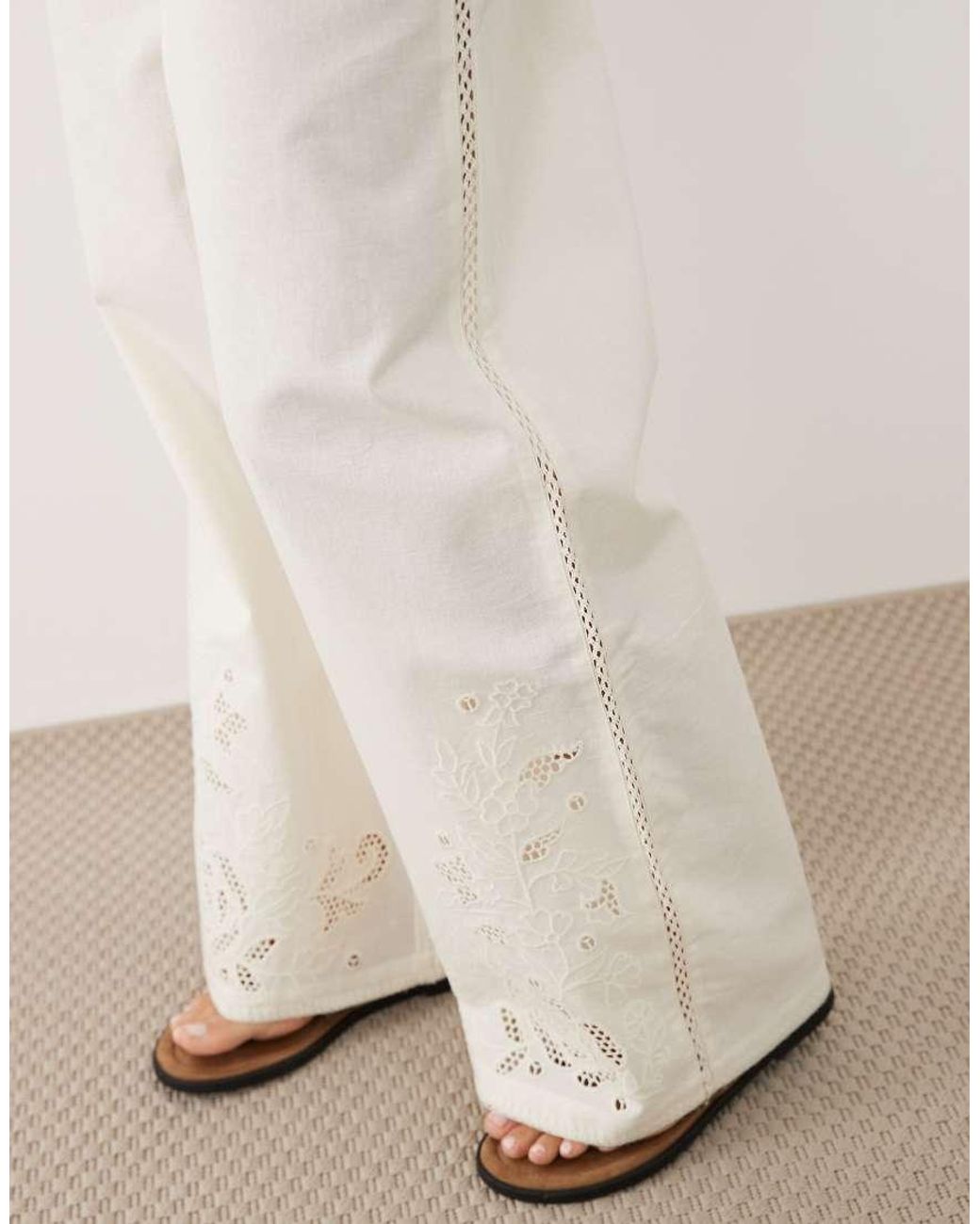 Daria di Mango in White