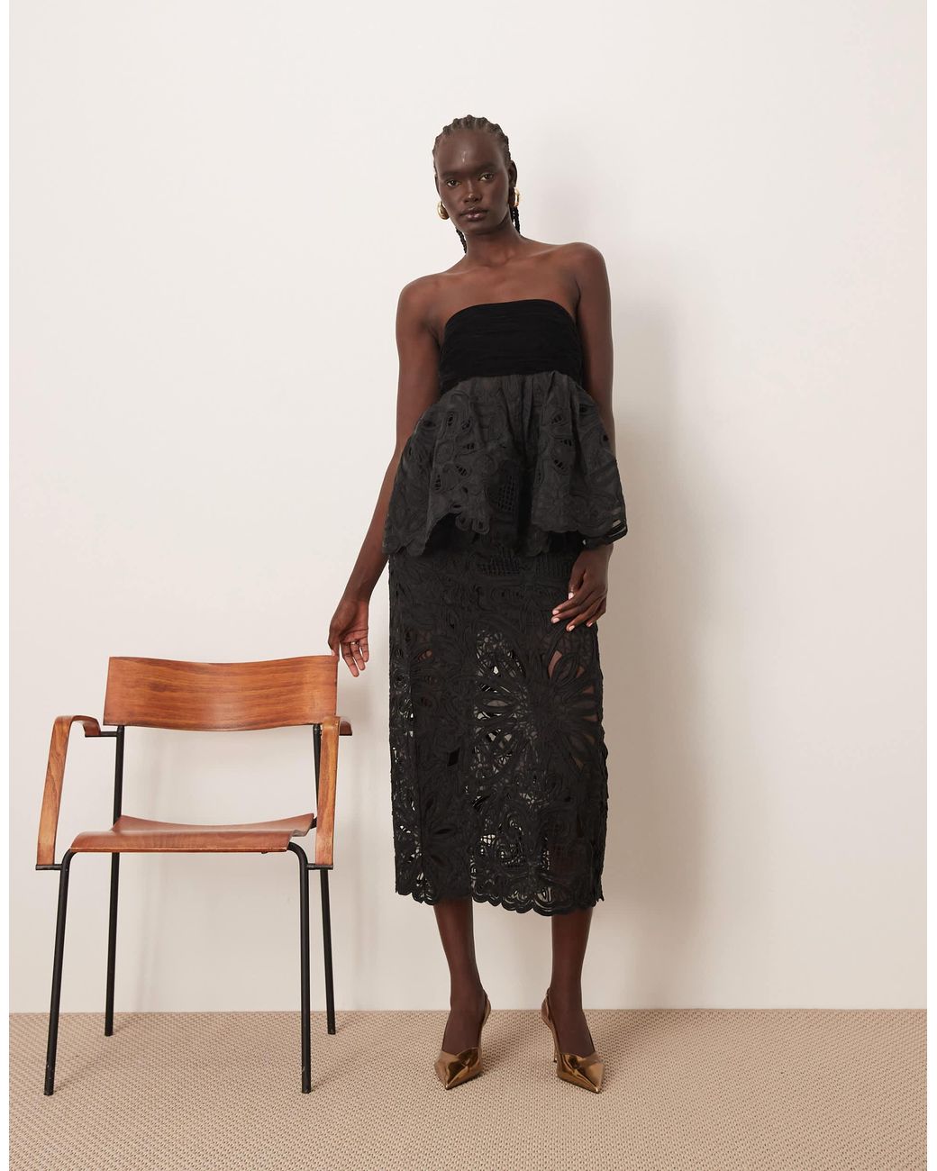 ARRANGE Natural – schulterfreies oberteil aus samt und geblümter cornelli-spitze