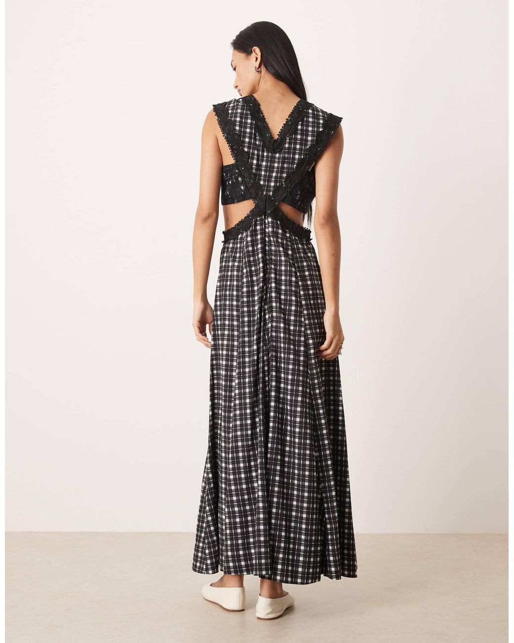 Robe longue sans manches en dentelle appliquée à carreaux et découpe - noir ASOS en coloris Multicolor
