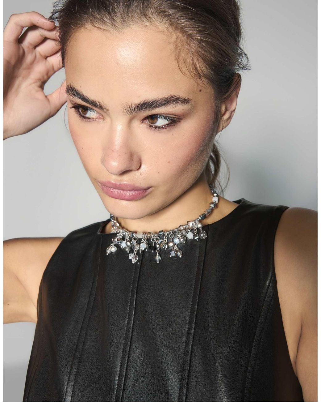 Collier ras Stradivarius en coloris Gray