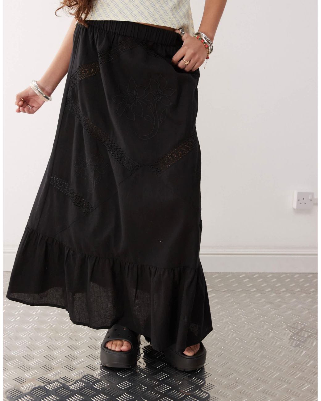 Jupe longue brodée style western Collusion en coloris White
