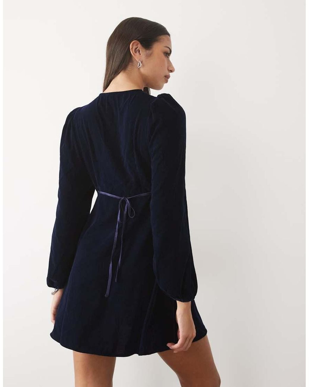 Nobody's Child Black Louisa Velvet Round Neck Puff Sleeve Lace Collar Detail Mini Dress