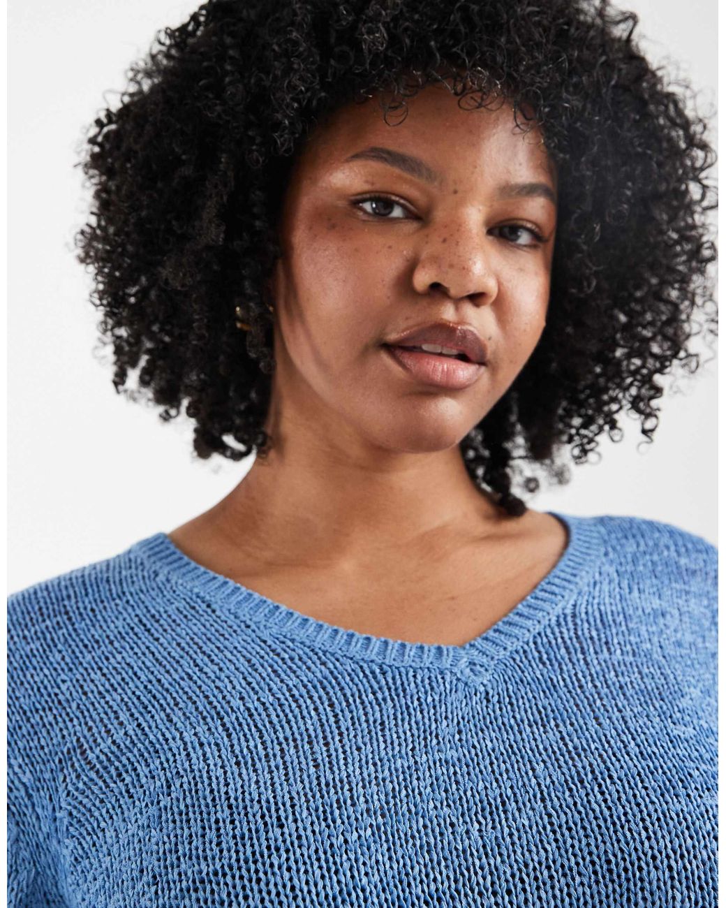 Pull en maille à col v ONLY en coloris Blue