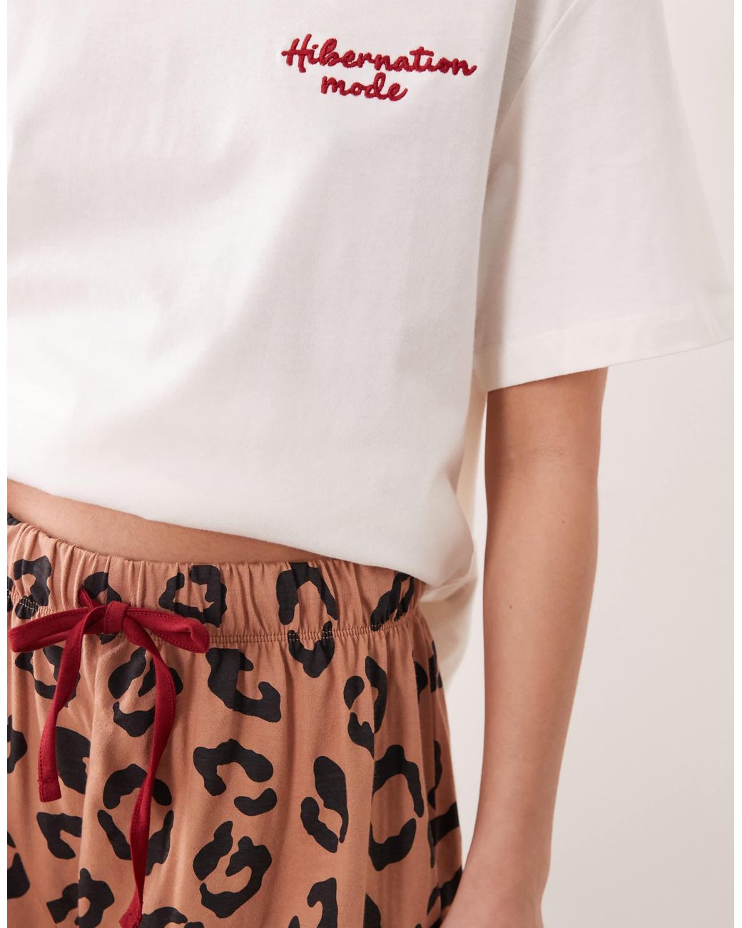 ASOS Pink – pyjama mit oversize-t-shirt mit "hibernation modus"-grafik und shorts mit leopardenmuster
