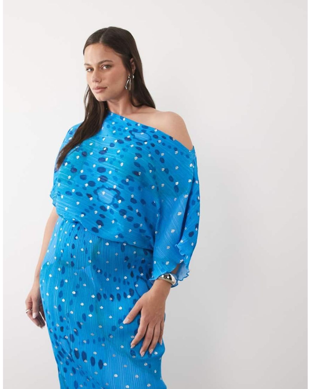 Tilly di Never Fully Dressed in Blue