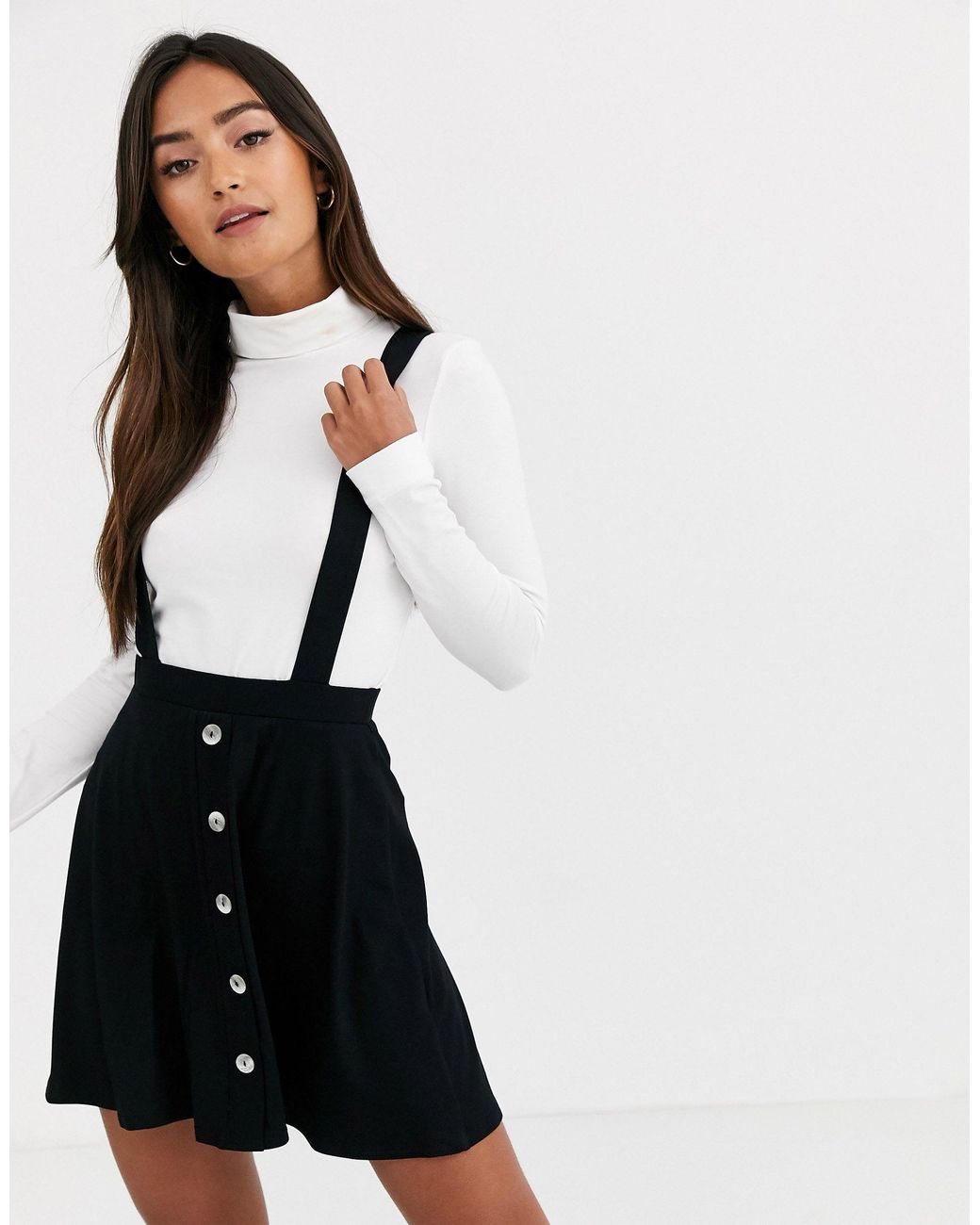 Mini-jupe chasuble boutonnée devant ASOS en coloris Noir | Lyst