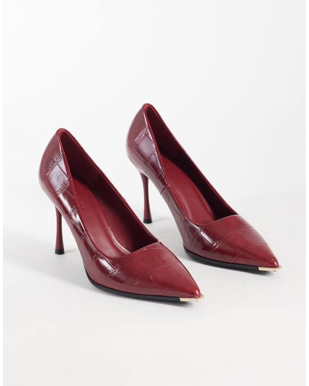 SEQWL Red Pumps With Gold Detail