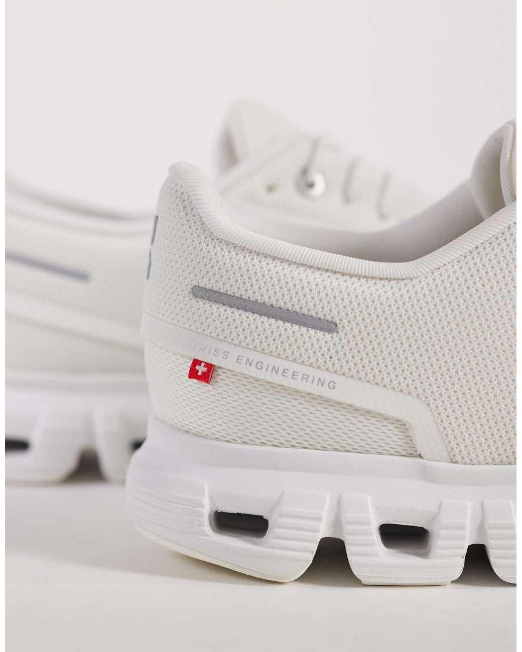 On Shoes White Cloud 6 All Day Trainers for men