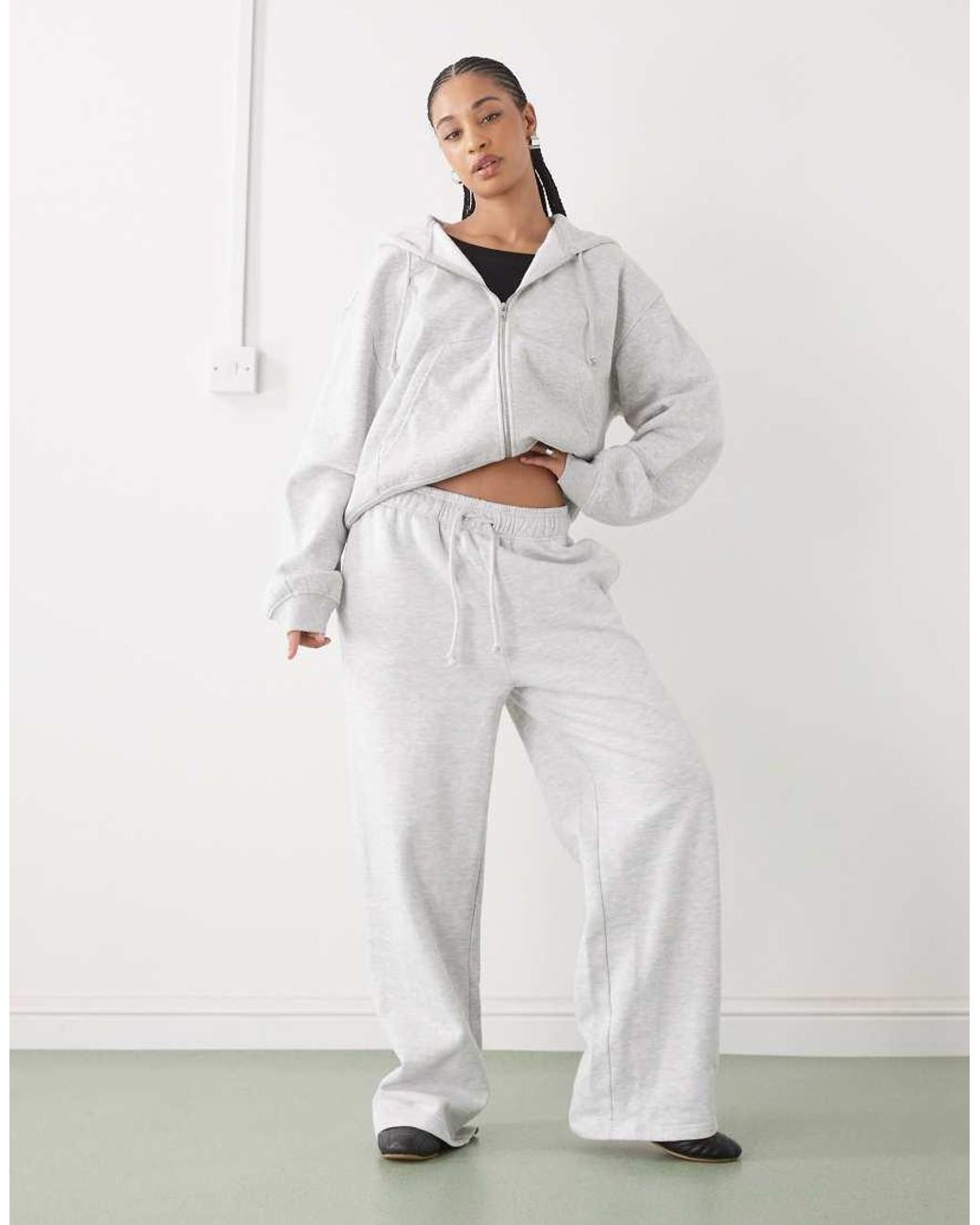 Essence di Weekday in Gray