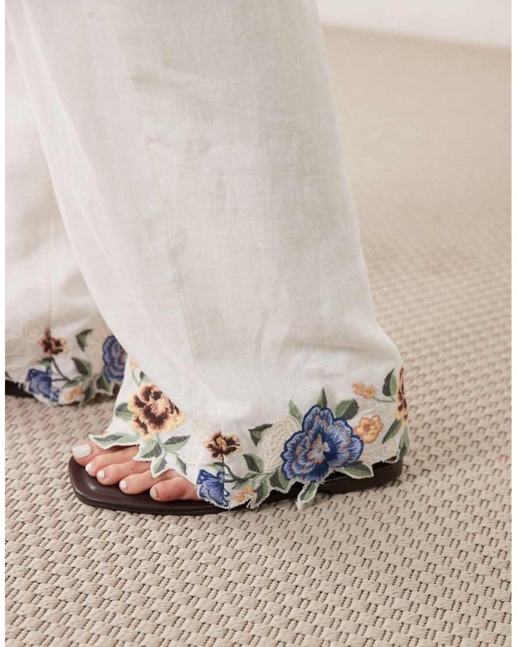 Abercrombie & Fitch White Linen Rich Wide Leg Pull On Trousers With Embroidered Hem