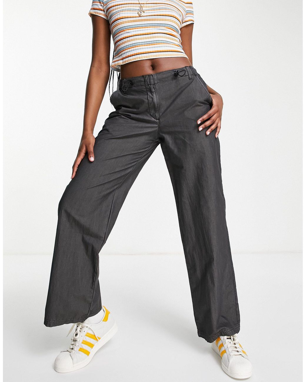 Pantalon cargo large à taille basse en nylon TOPSHOP en coloris Gris | Lyst