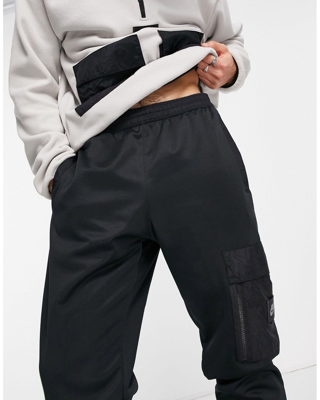 Nike lightweight utility cargo joggers in black sale