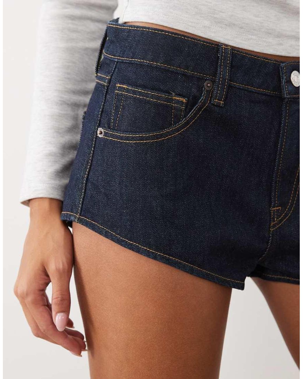 GOOD AMERICAN White Denim Micro Shorts With Contrast Stitching