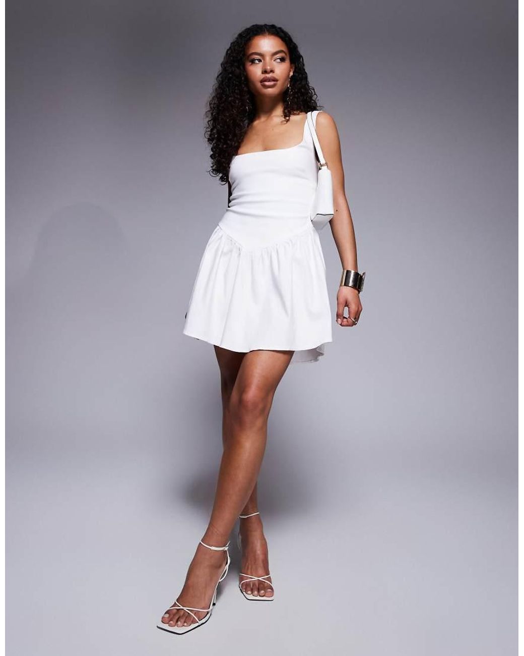 Vestido Corto De Corte Skater Con Escote Cuadrado Y Cintura Baja De Bengalina De Vesper Petite de color Gray