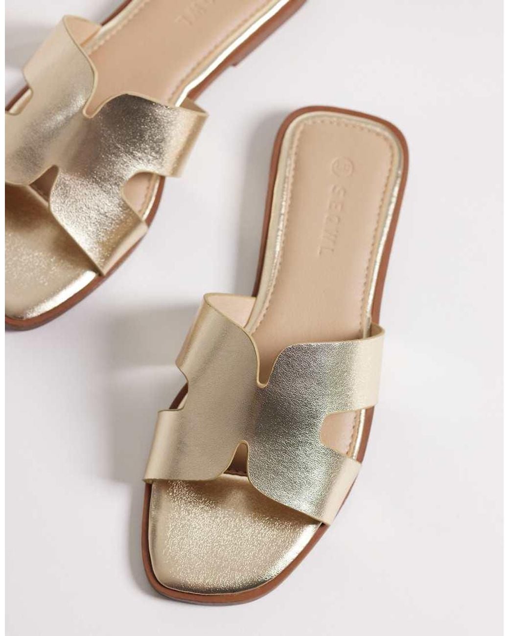 SEQWL White Storke Flat Sandals