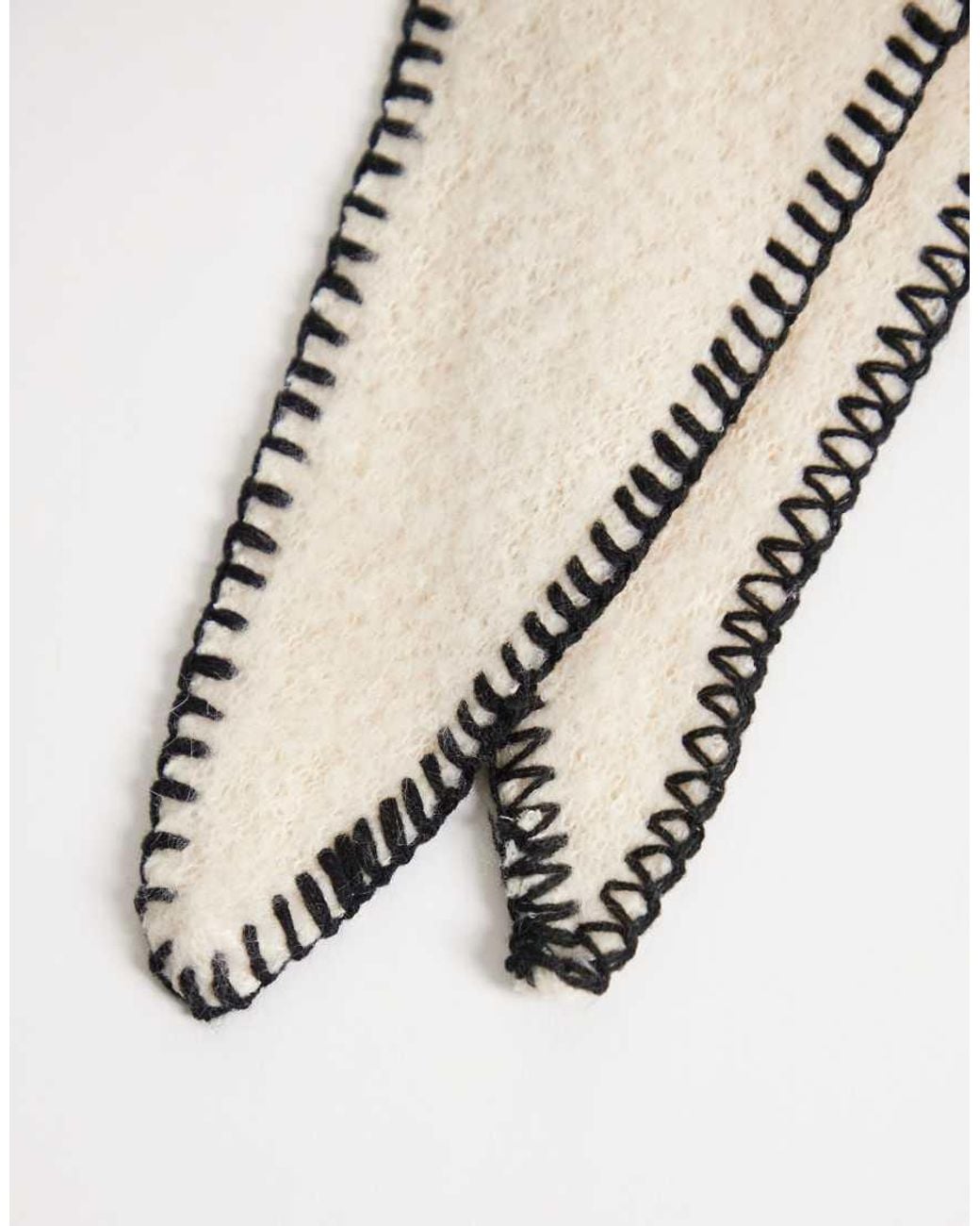 Pieces White Triangle Knitted Scarf With Blanket Stitch Trim