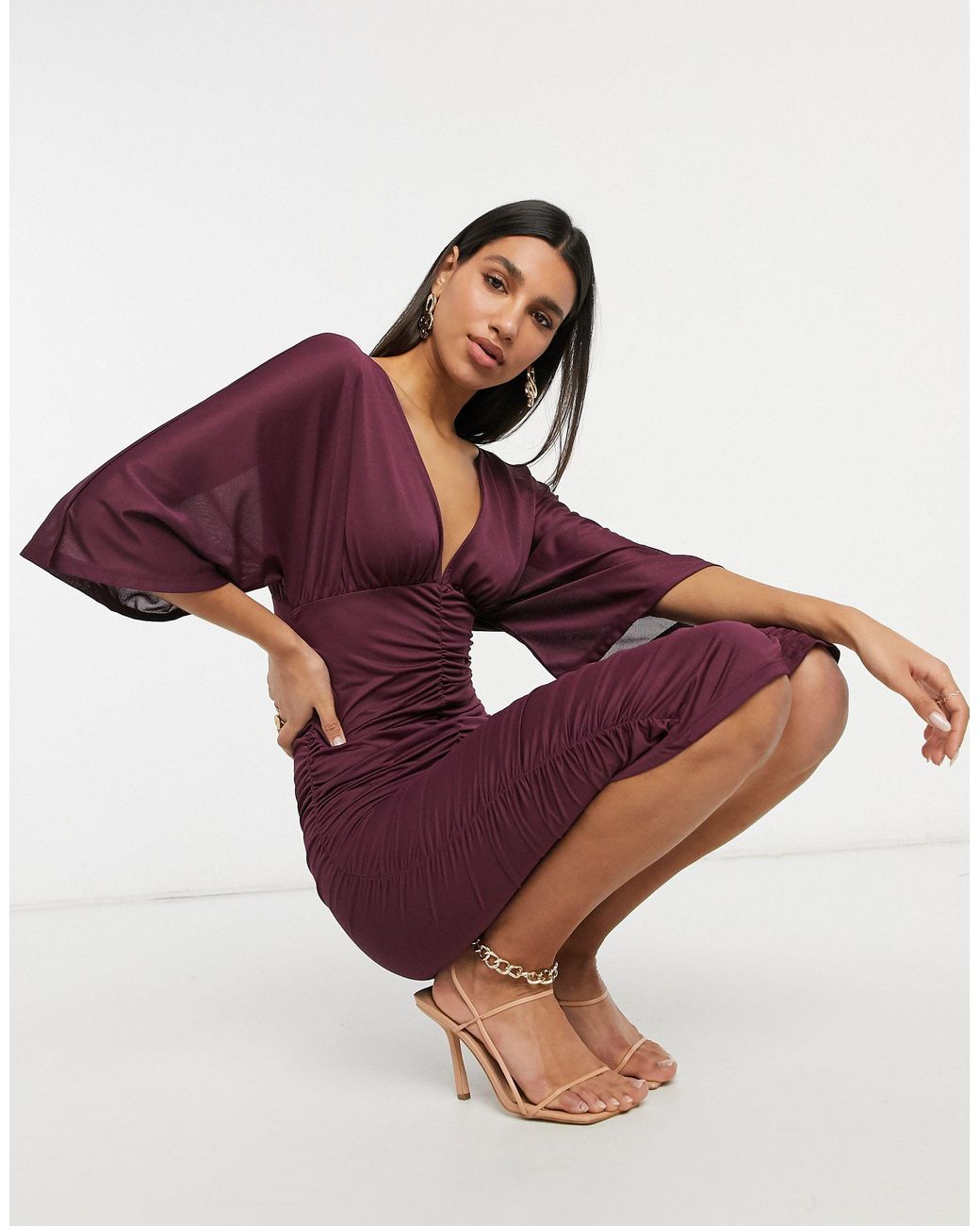 Vestito midi arricciato con maniche stile kimono color prugna di