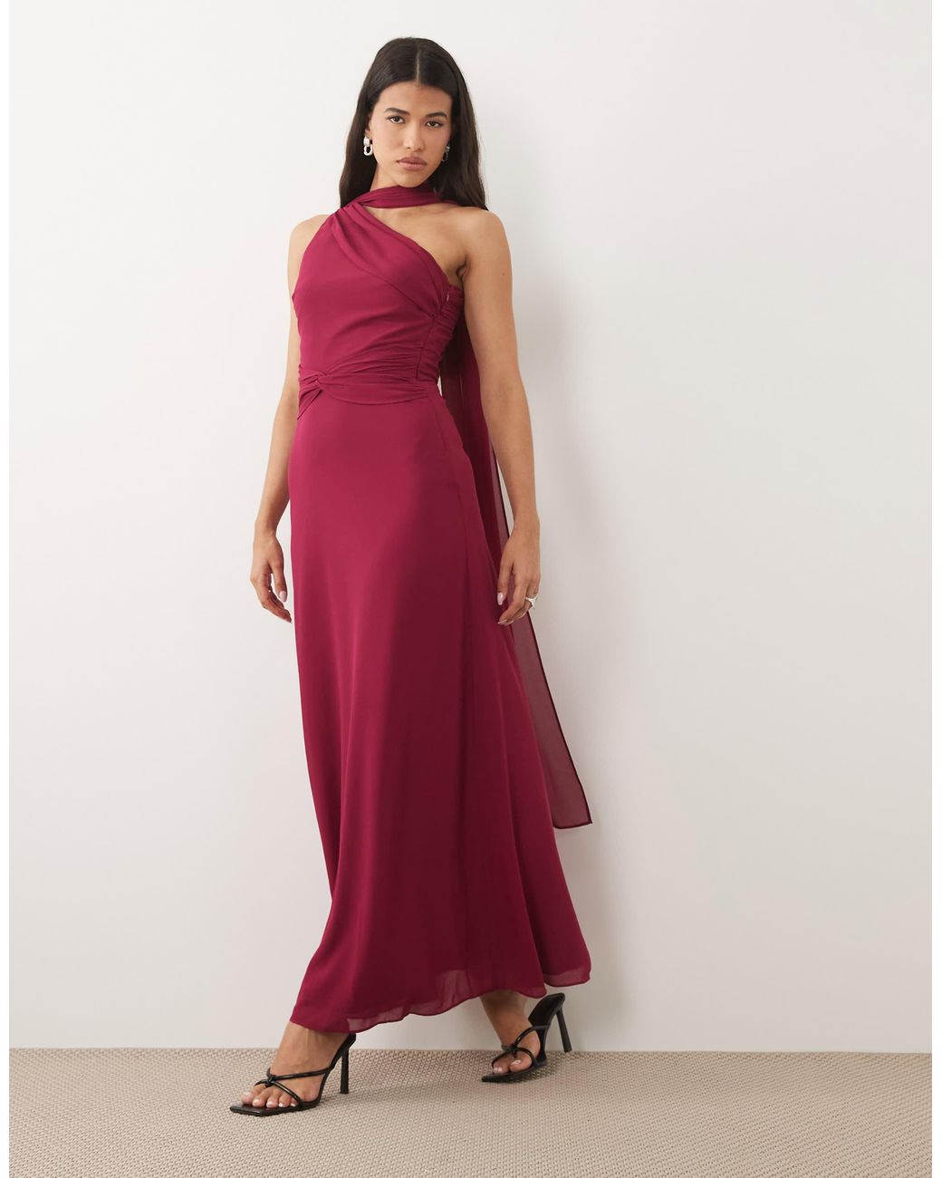 Robe longue drapée TFNC London en coloris Pink