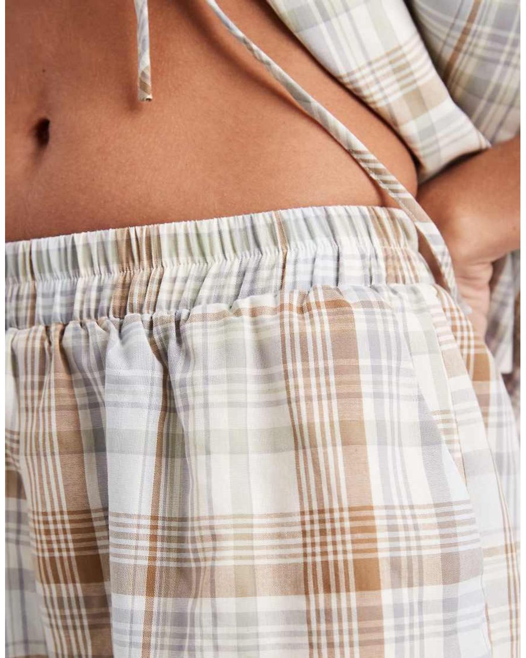 Daisy Street White Low Rise Boxy Pull On Shorts