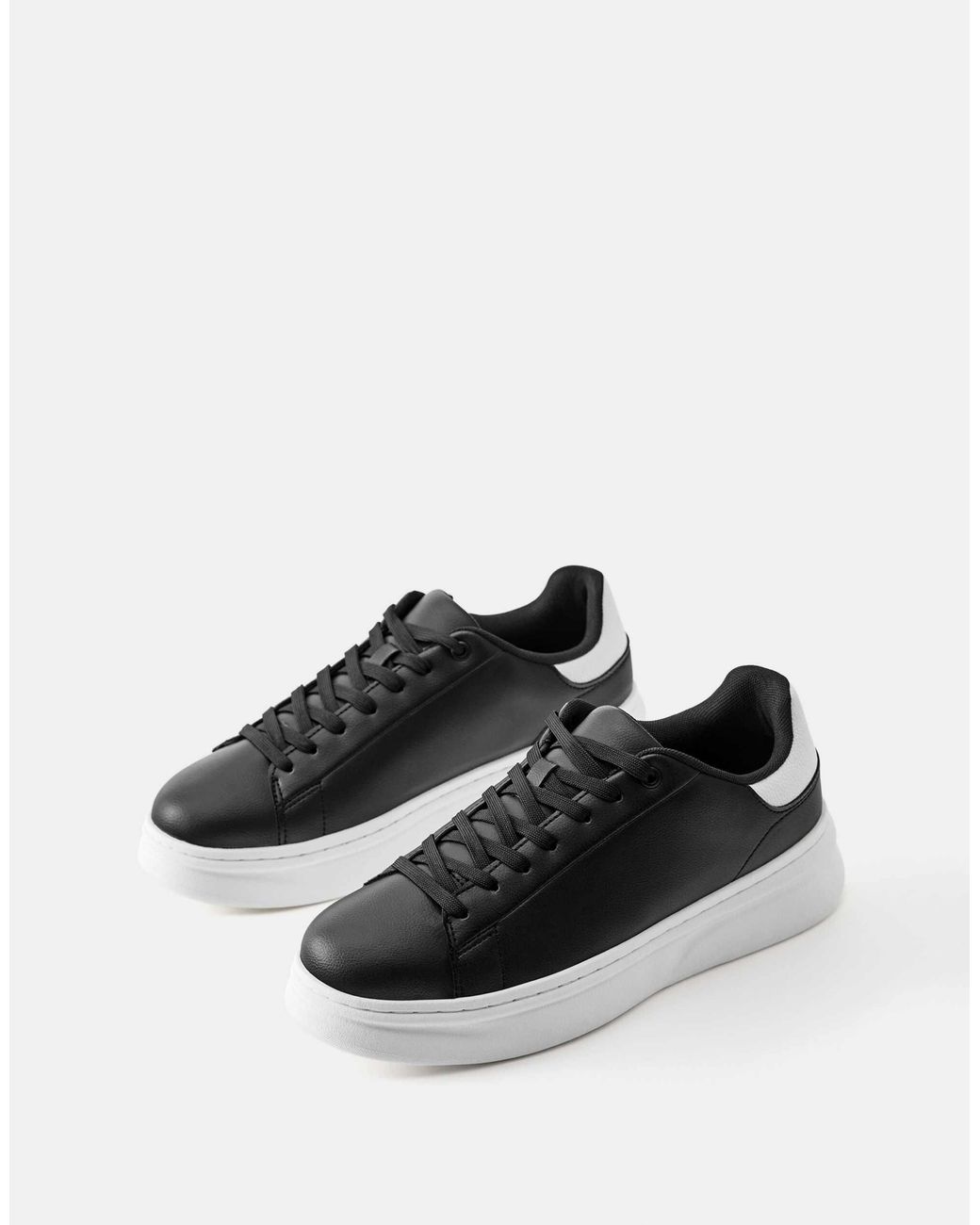 Pull&Bear – lässige sneaker mit kontrastdetail in Black für Herren