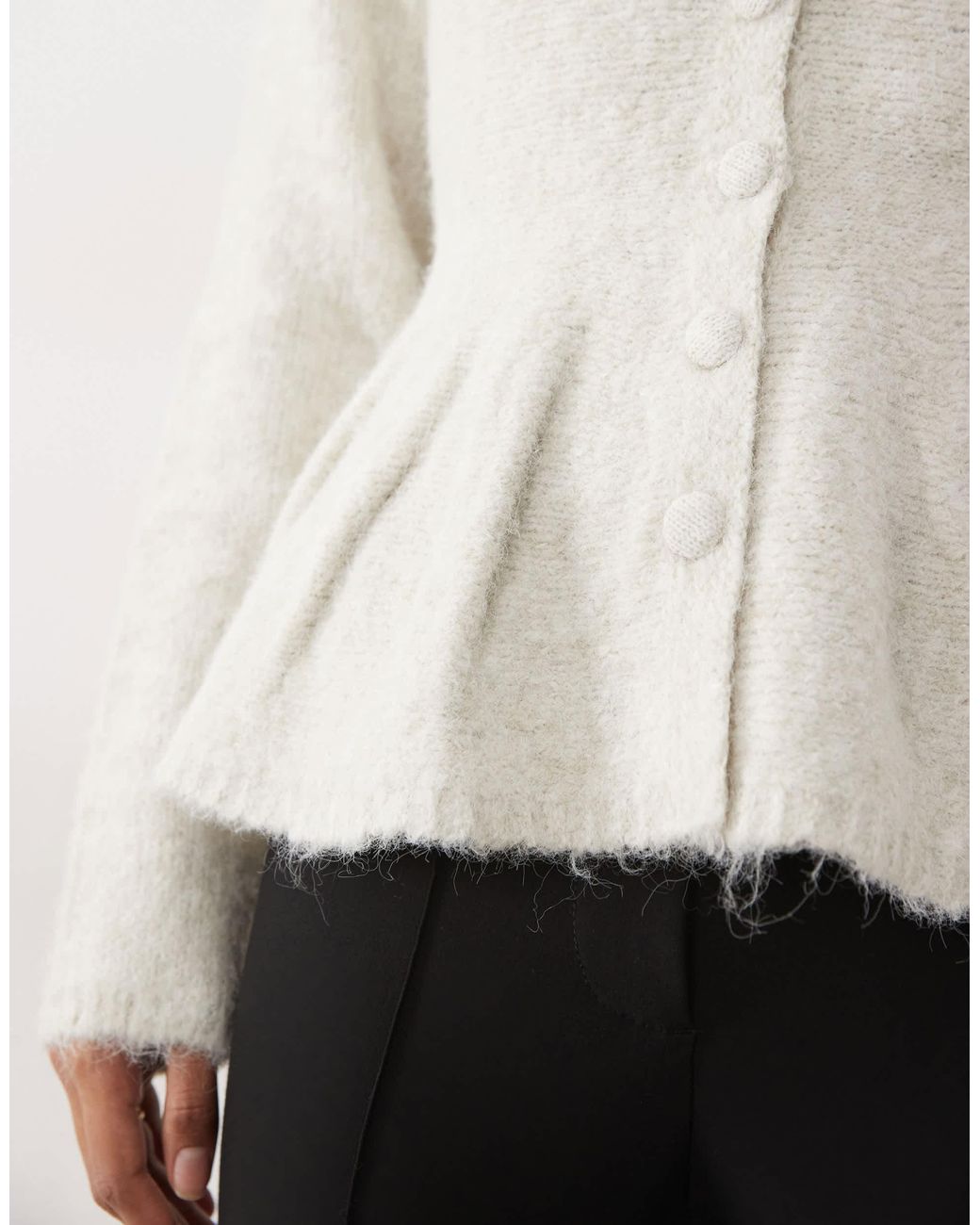 Object White Strickjacke mit schößchen