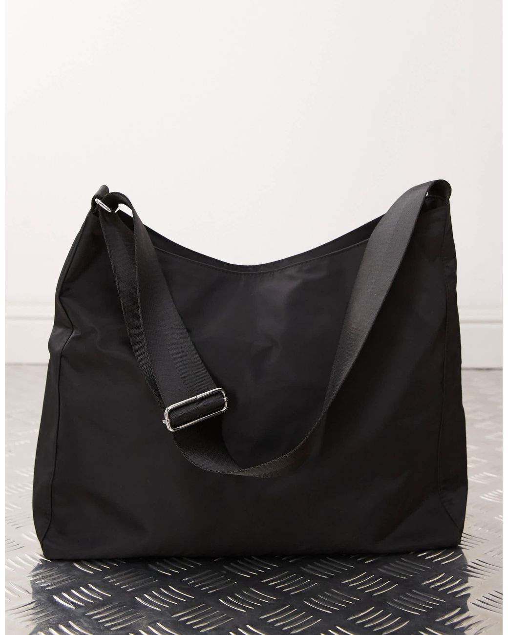Weekday Black – carry – übergroße schultertasche
