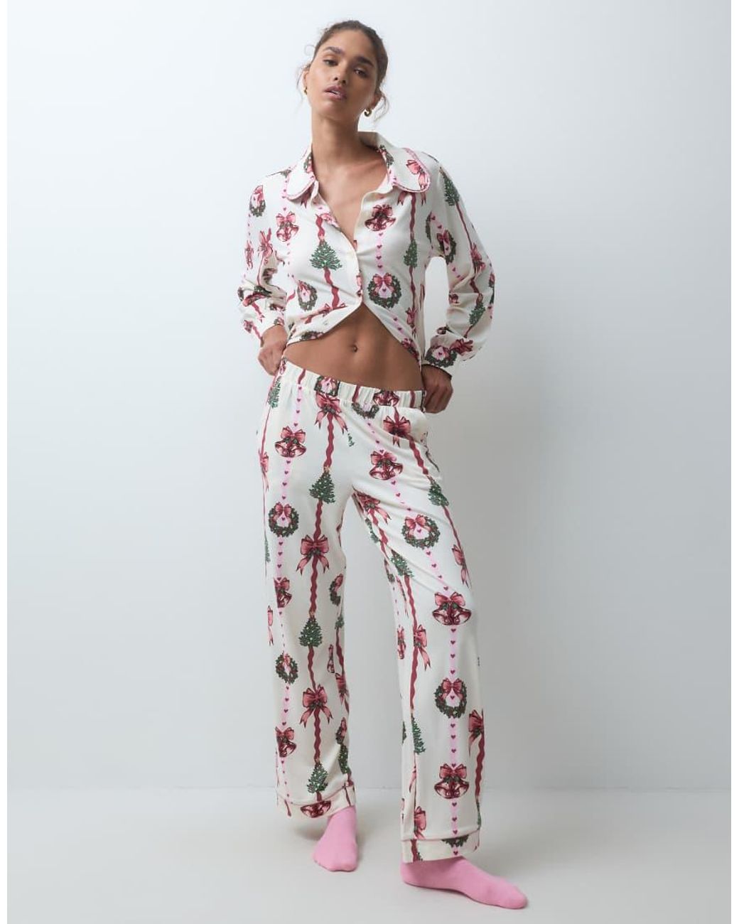 Chelsea Peers White Christmas Super Soft Oversized Collar Button Up Pyjama Set