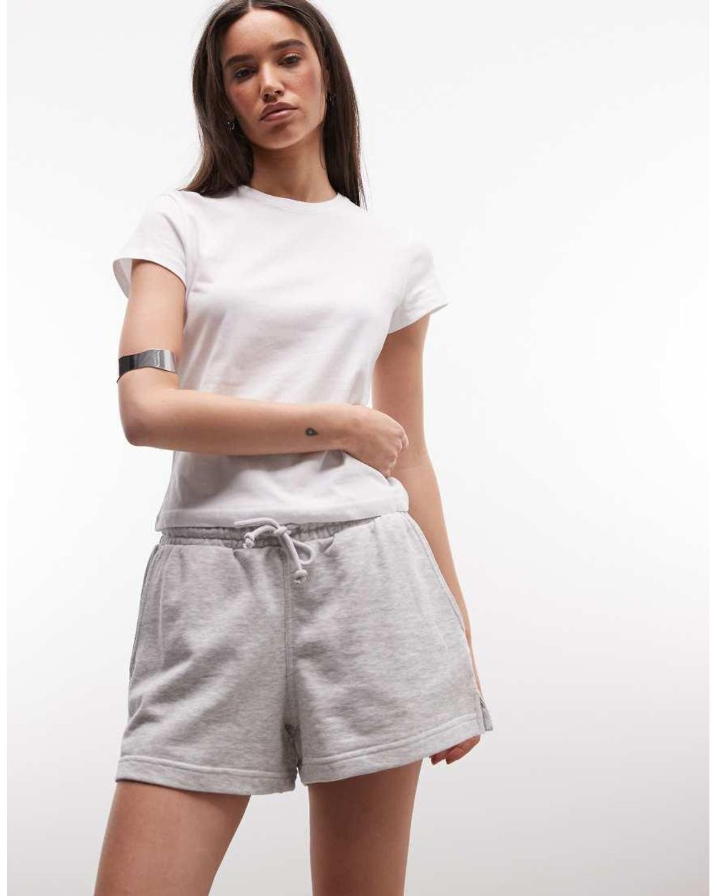 Weekday Essence in het White