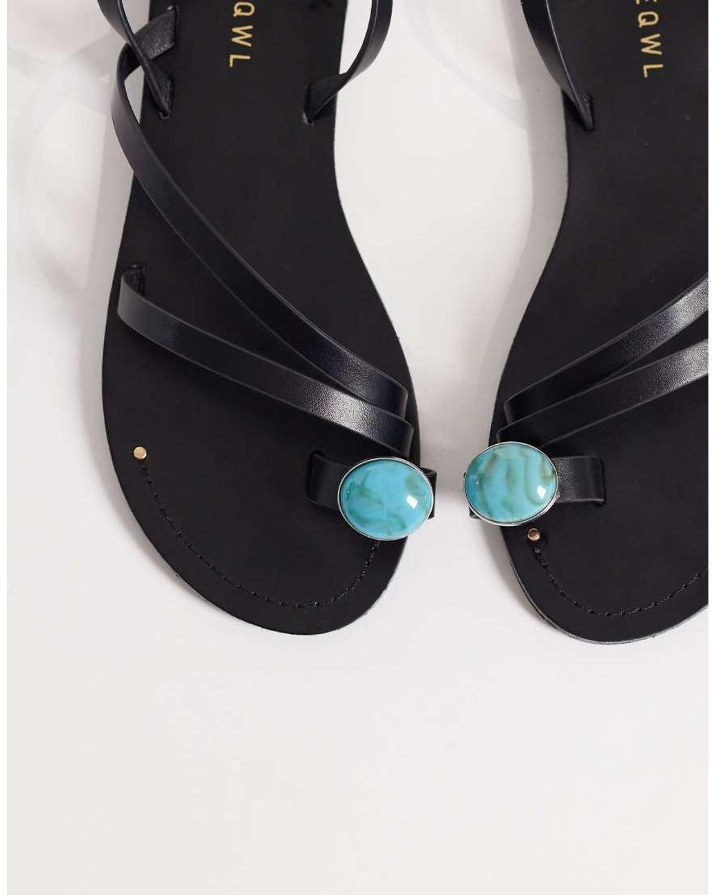 SEQWL White Strappy Flat Sandals With Toe Embellishment