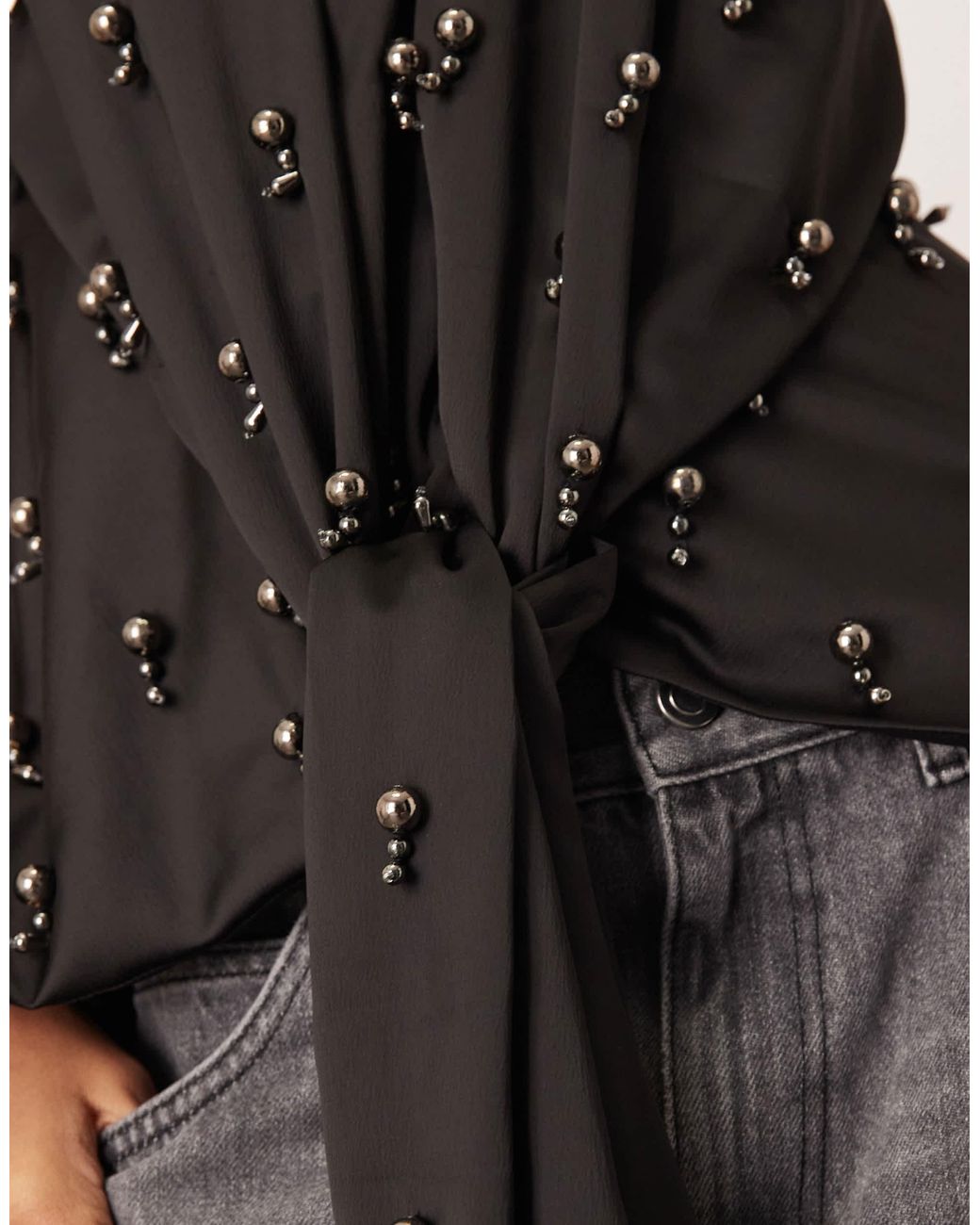 ARRANGE Black – tief ausgeschnittenes neckholder-oberteil