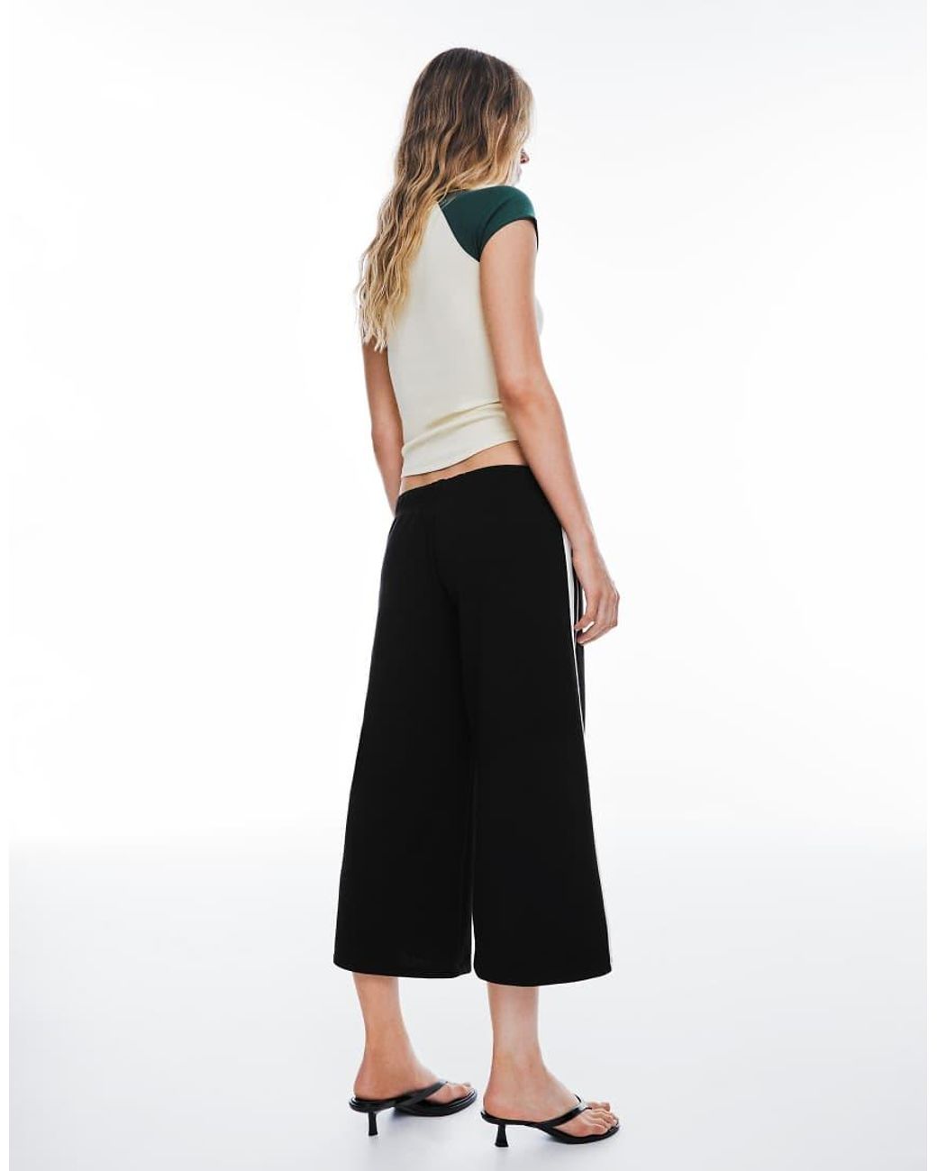 Bershka White Contrast Side-stripe Capris