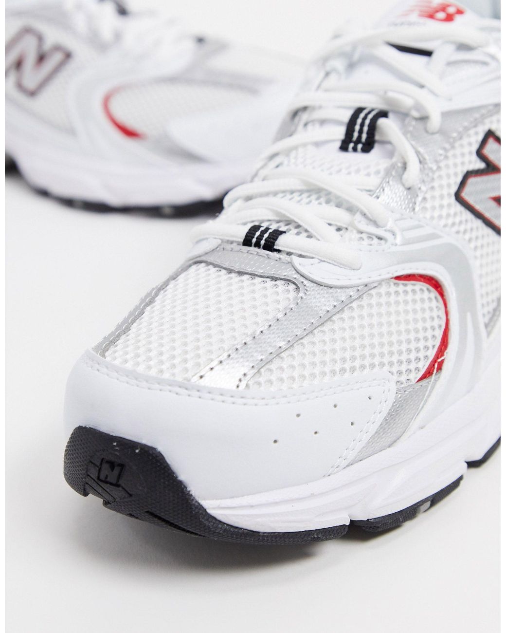 530 baskets rouge et argent New Balance pour homme en