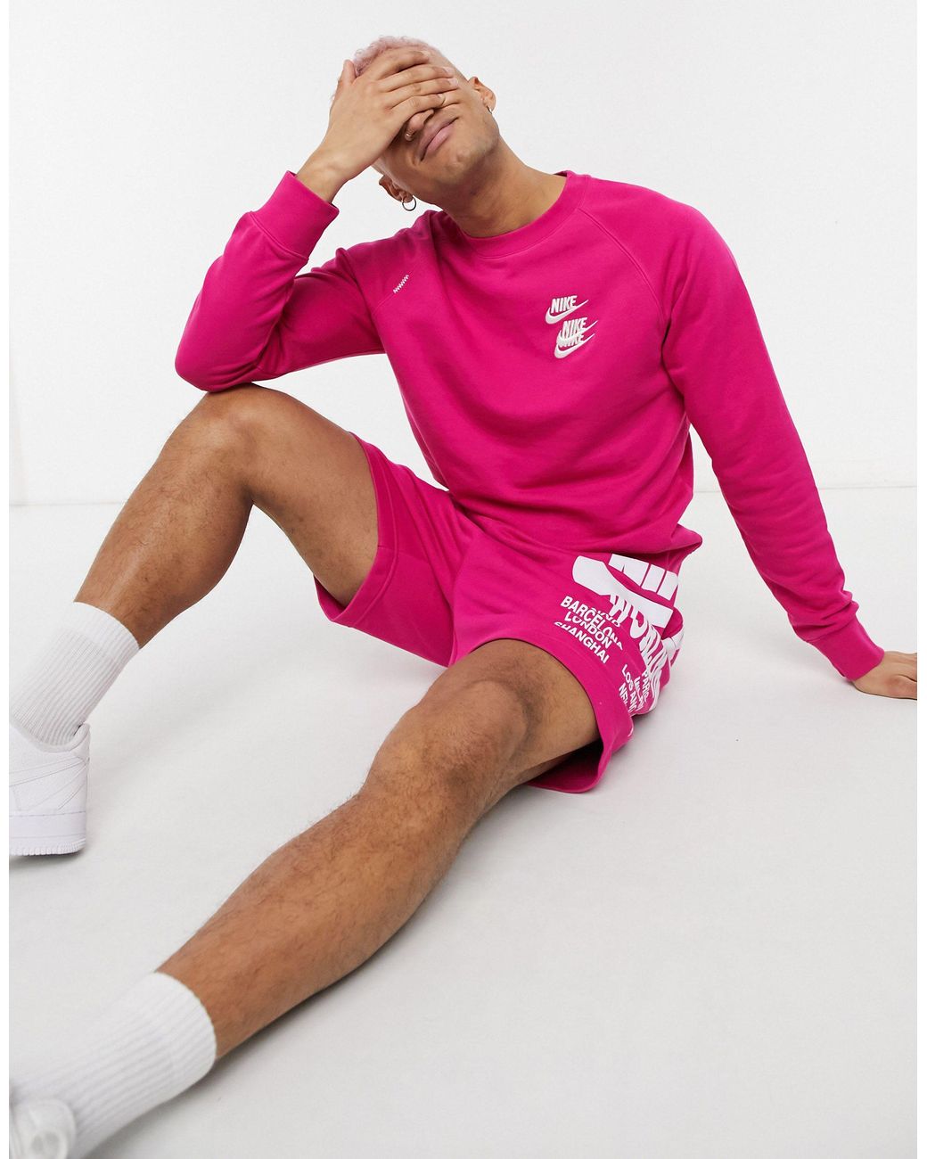 Nike World Tour Pack Graphic Crew Neck Sweatshirt in Pink for Men | Lyst