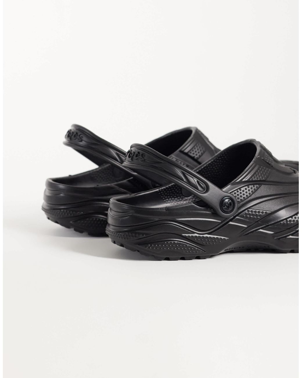CROCSTM Black Classic erosion clogs