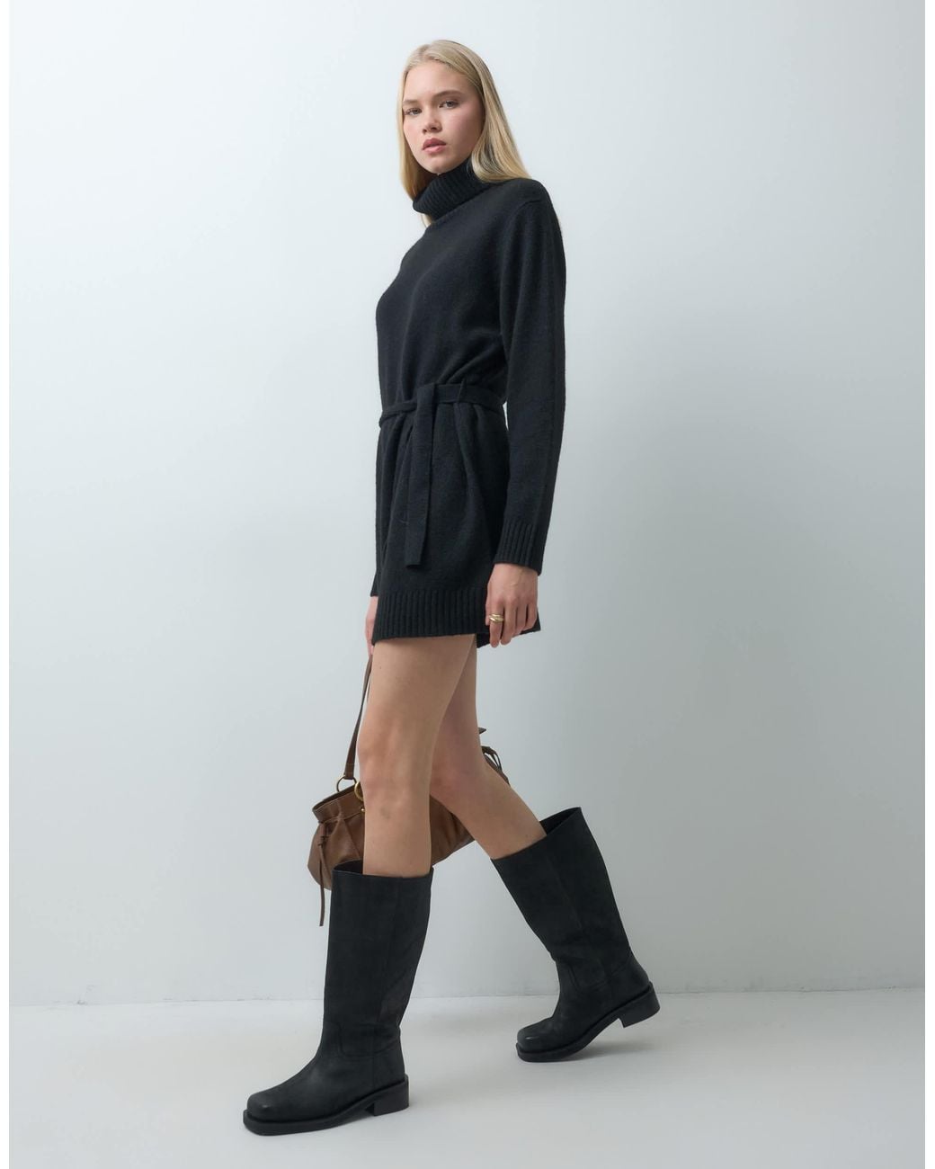Robe courte en maille à col roulé e Threadbare en coloris Black