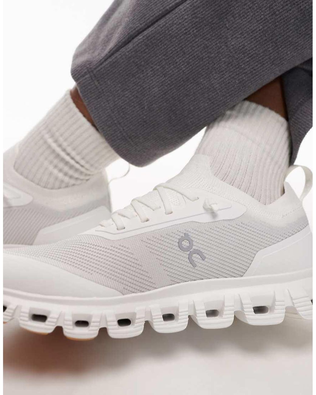 On Shoes White Cloud 6 Versa All Day Trainers