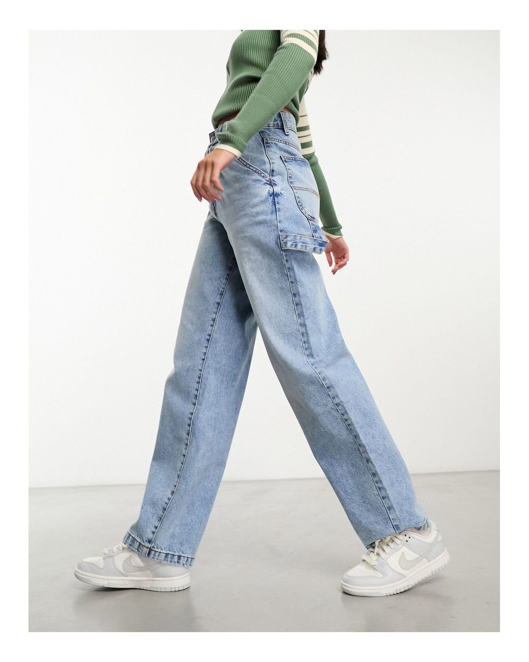 Relaxed Wide Leg Jean