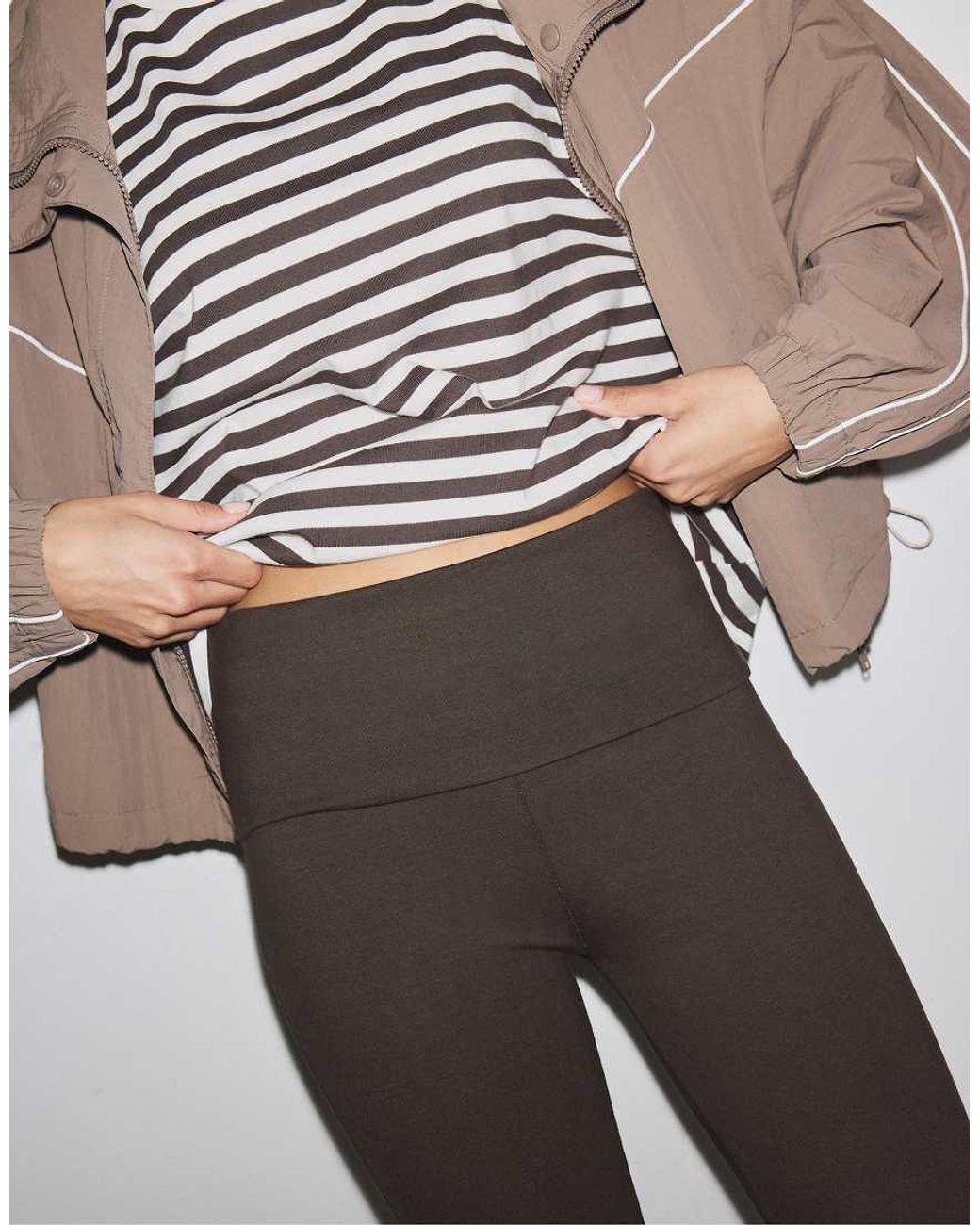 Stradivarius White Capris