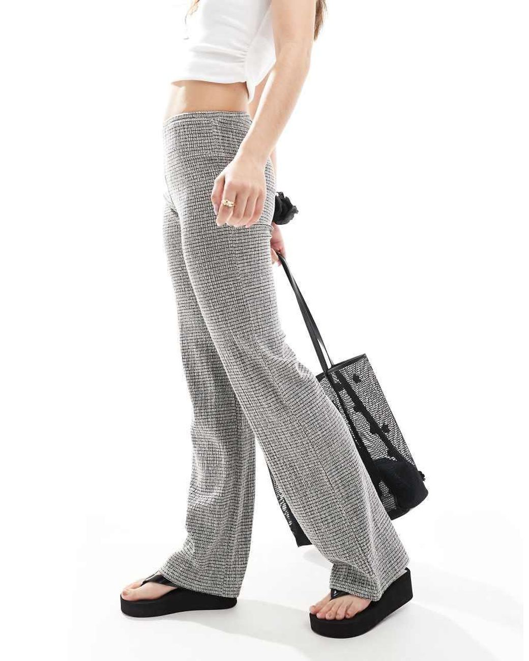 Pantaloni Dritti Testurizzati di Pull&Bear in Gray